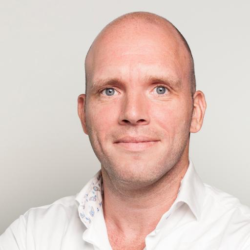 Vader, projectmanager online, houdt van net niet vaak genoeg sporten en van bijna iedereen.