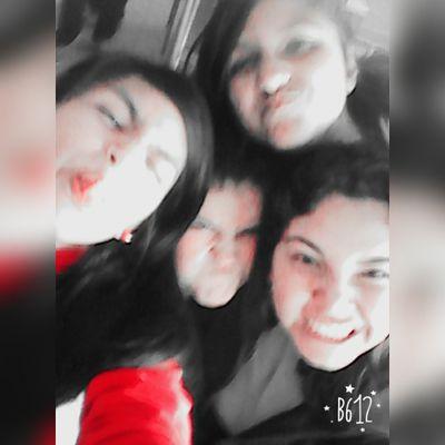 IdiotsGirls's profile picture. 