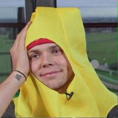 AshIrwinSCRP's profile picture. 'do i look like i know how to twerk? im a small blonde boy.'