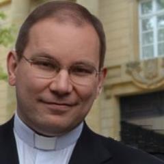 Prêtre catholique. 
Secrétaire général adjoint de la Conférence des évêques de France @eglisecatho.