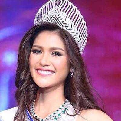I'm Maria Celestine Aquamarine. I am the Queen of Oceans sisters: @LizaSoberanoRp @LovestruckQueen @_LilyRose_Rp and @AnnaTheRoyal . #OpenRP