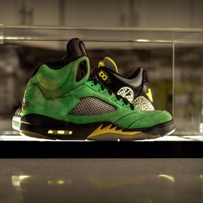 Lookseeone's profile picture. 