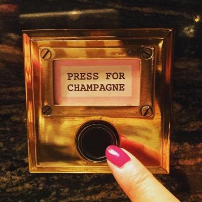 Camipaillettes's profile picture. Co-Founder and wed editor of Paillettes&Champagne, a plus size lifestyle blog! Fashion, travel, food, beauty and..parties! 
Social Media Strategist indeed.