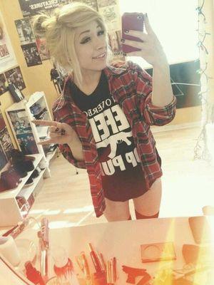 ♥pandas adorable♥my hero's forever bring me the horizon ♥ sleeping with sirens♥ RED♥ panic at the disco♥single as Pringle ♥not into boys or girls