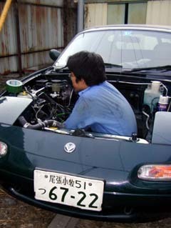 ユーノス・ロードスターNA6CE Vスペシャルを1997年から乗っています。エンジンチューンをしたり、間瀬サーキットで草レースをしたりしてました。最近はツーリング仕様からサーキット仕様にして走りを楽しみたいとたくらんでいます。文字書いて生活してます。
