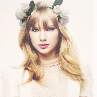 AnnaTSwiftT's profile picture. baby i'm your queen.