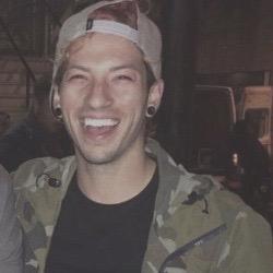 hi friend!! @sleepyduns gave u this cool follow, so be a nice person and maybe follow them back?? thank u so much. |-/