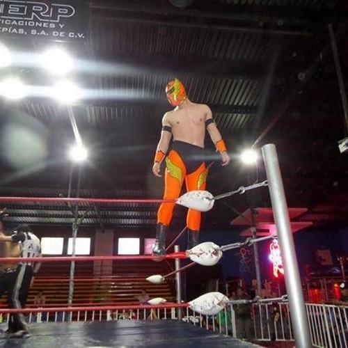 Luchador profesional en la arena coliseo Chihuahua. Inst: cadete_delaire_