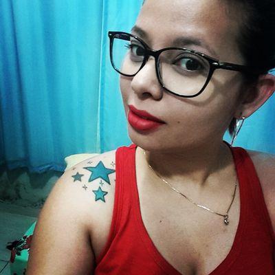 Comunicóloga, escorpiana,leitora, bipolar, desastrada, geek...feliz!!
Snapchat: @cacaumc12