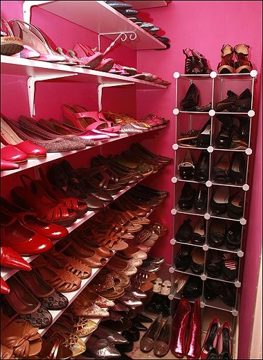 La Jolie Shoes is a hand-made stylish shoe brand designed by Indonesian designers with the best selections of colors, patterns & fabric. It's simply better.