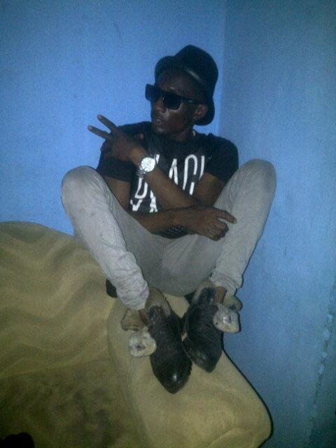 I'm an upcoming Artist from port harcourt city all my aim is to go higher and live a good life#Oyee#