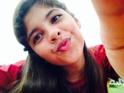 Elizzzyle's profile picture. Too young for certain things ✖