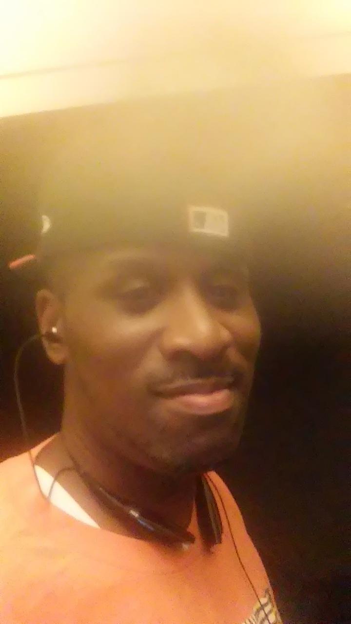 the_luckyone1's profile picture. 