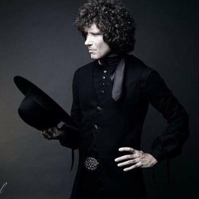 Frases, citas y quotes de las canciones de Enrique Bunbury
Comparte tu mejor cita.