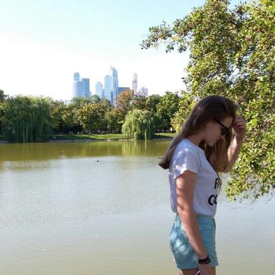 sashalarionova1's profile picture. 