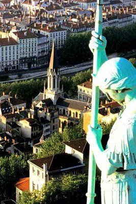 Je suis convaincu que l'#education est la base du progrès et la #RH la clef du succès de l'#entreprise. #lyon #france #europe