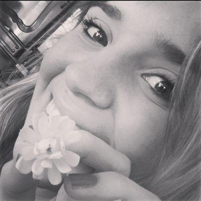 LuMusso's profile picture. Si no hay amor, que no haya nada entonces!