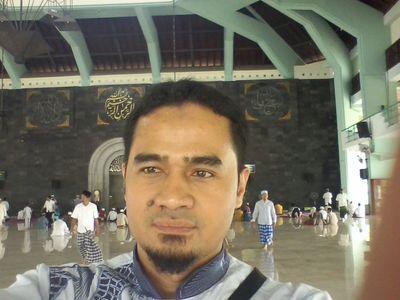 agus_almuhajir's profile picture. Prnh aktif di bbrp radio sbg penyiar,MD, station Mngr&  dir ops. Skg aktif  mengajar, sbg aktivis kemanusiaan jg  konsultan dan trainer bid SDM dan komunikasi.