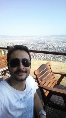 mustafaony's profile picture. Çoğunlukla yazılım ile ilgilenir, mühendis, güldüren twitleri rt eder.