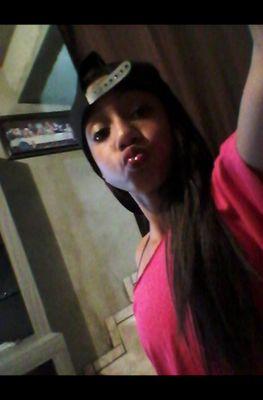 ThaisSantos0369's profile picture. 