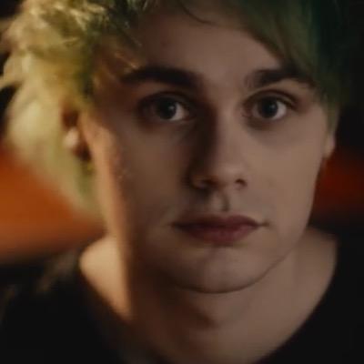 @mgc_clifford95 // free follow but please rt this https://t.co/kUdqQxFh6i