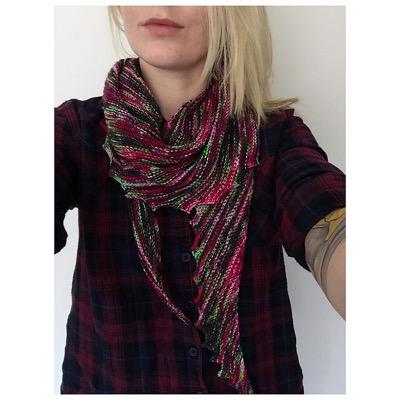 finefishyarns's profile picture. hand dyed yarn & fibre   : multi layered : kaleidoscopic : intense : soft : joyful  #finefishyarns 😊