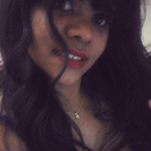 Eu acredito e confio em Deus. Ele está acima de tudo! Sou fascinada por música. Sou apaixonada pela vida e sou também contaminada pela Felicidade! -  SIGAM
