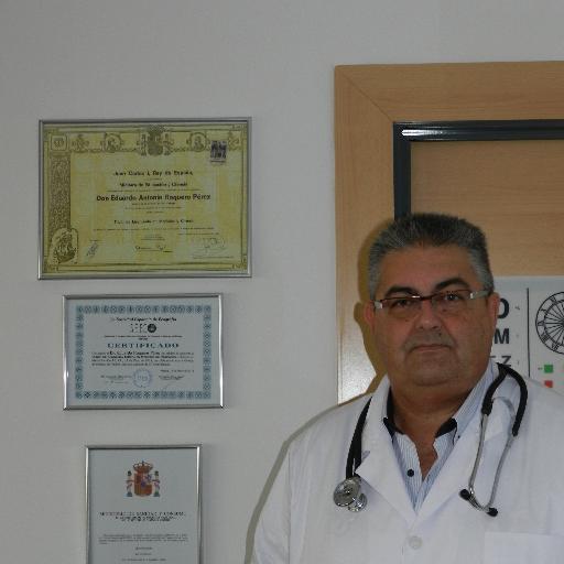 Licenciado por la Universidad de Málaga  en el año 1984, en Medicina General  y Cirugía. . Adjunto del Servicio  Urgencias del HAR- Benalmadena, 
Col: 29/04543.