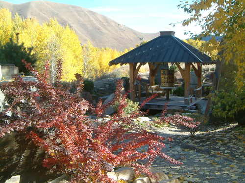 Conceived in 1995 by a group of local gardeners, the Sawtooth Botanical Garden began as the Sawtooth Botanical Garden Project with the goals of showcasing susta