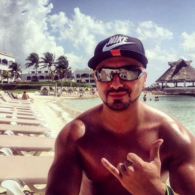 OscarShockDG's profile picture. Rockero de corazón, irreverente de nacimiento, Diseñador Gráfico en @luchalibreaaa Instagram @oscarshockgarcia