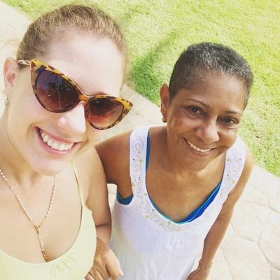 Soy madre, esposa, ama de casa y profesional, no soy FAMOSA, pero para mi familia y amigos, soy una ESTRELLA!! ;)
