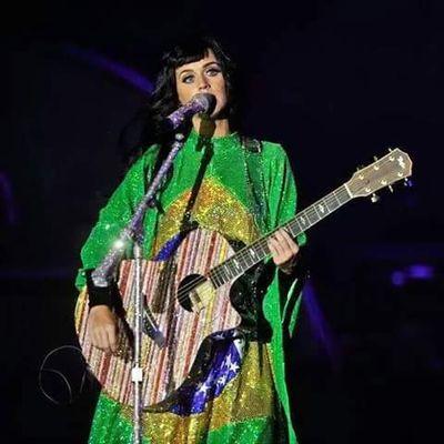 Icaaro, KatyCat no sangue, Hino, Firework KATY PERRY MY QUEEN 3