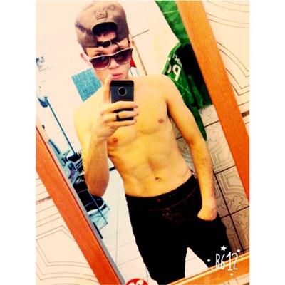 faviana04's profile picture. 