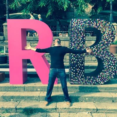 Event designer, partner in Taylor Bennett a creative and event management agency. Love design, cars, wine and playing sports badly.