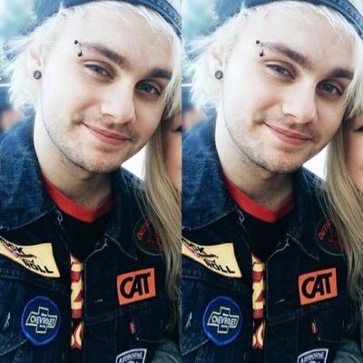 BellaTheReject1's profile picture. free follow from @Bella_TheReject so you should go follow her!! (◕‿◕✿)