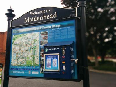 Man on the ground in #Maidenhead. Follow to find out what's going on, what to do and where to go.