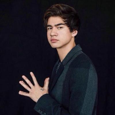 Beau_tifulScars's profile picture. the blood in my veins is made up of mistakes