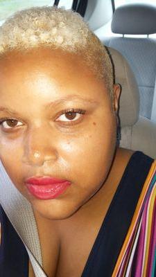 ElleLauture's profile picture. I love to laugh. But I won't if it's not funny!