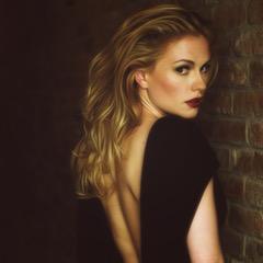 EvieRHare's profile picture. 'Sometimes walking away has nothing to do with weakness but everything to do with strength.' | Running from @LordHare to find her happiness. | Mother to four.