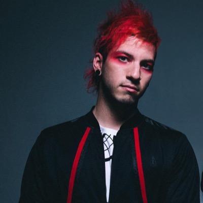 hi friend! @sleepyduns gave u this sick follow so be cool and follow them back?? it means the world. stay alive |-/ ✨