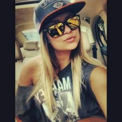 VitoriaMarilza's profile picture. O mundo girou, o sorriso voltou, e a saudade? A farra currou ✌