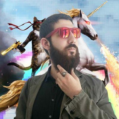 Showman, barbudo, liante y contador de cuentos.
Conecto gente, hago música, código y construyo cosas. Tengo tierras.
No me leas muy en serio.