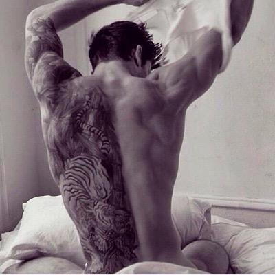 muertorespiro's profile picture. El corazón no muere cuando deja de latir, muere cuando late sin sentido.