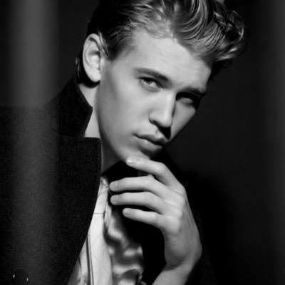 Hogwarts graduate spending my time courting @Dark_Cissy, doing Ministery work, and Death Eater work *#HPRP 18+ #MarauderEraRP*