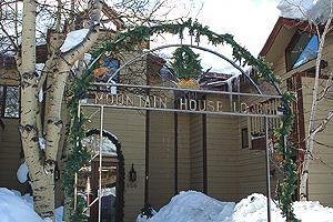 Mountain House Lodge is centrally located in downtown Aspen, the lodge is just a short distance from all Ski. We offer heavily discounted rentals! 877-787-0049