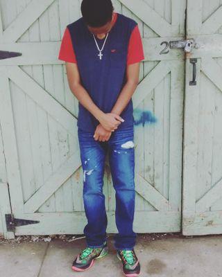 rapper| #FCF fam come first #freeblaze #ripfeak #215 from philly but currently ina port #570 listen to my panda remix link below
