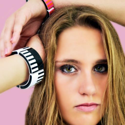 bangls are clickably cool and seamlessly swappable magnetic bracelets. 
Changing your jewelry is a snap.  Literally.  Just mix, match & click.