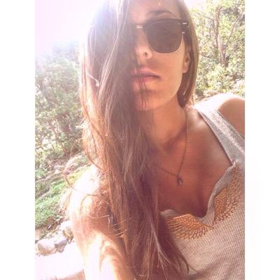 É possível encontrar a felicidade mesmo nas horas mais sombrias, se lembrar de acender a luz. ⚡️
