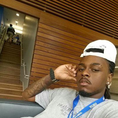 fmoi: dreadhead_sd #ChicagoBaby #TrendySD In love with my bank rolls just crown me king now