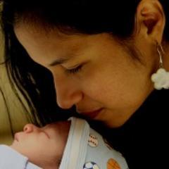 Somos una familia que se dedica a vender artículos para mamás y bebés.